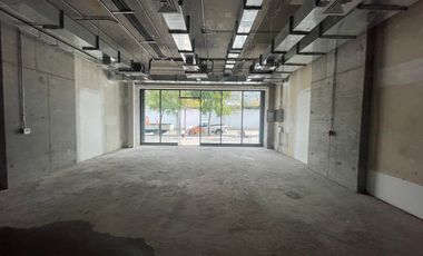 ARRIENDO Local Comercial de 95,39 m2, Metro Manuel Montt