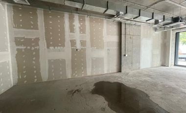 ARRIENDO Local Comercial de 95,39 m2, Metro Manuel Montt