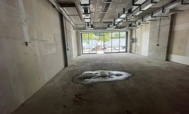 ARRIENDO Local Comercial de 95,39 m2, Metro Manuel Montt