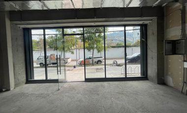 ARRIENDO Local Comercial de 95,39 m2, Metro Manuel Montt