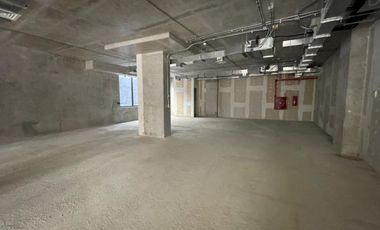 ARRIENDO Local Comercial de 412 m2, Metro Manuel Montt