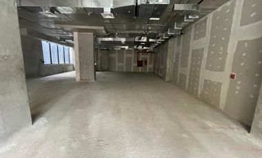 ARRIENDO Local Comercial de 412 m2, Metro Manuel Montt