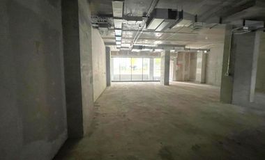 ARRIENDO Local Comercial de 412 m2, Metro Manuel Montt