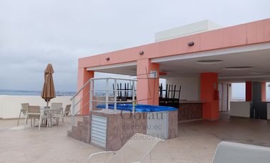 Departamento con vista directa de 180° al mar, en venta en el sector de San Lorenzo, Salinas, de 3 dormitorios totalmente amoblado y al pie del maleco