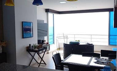 Departamento con vista directa de 180° al mar, en venta en el sector de San Lorenzo, Salinas, de 3 dormitorios totalmente amoblado y al pie del maleco
