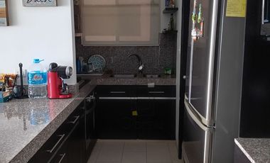 Departamento con vista directa de 180° al mar, en venta en el sector de San Lorenzo, Salinas, de 3 dormitorios totalmente amoblado y al pie del maleco