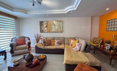 🏡 VENTA DE CASA AMPLIA – SECTOR ISAAC ALBÉNIZ