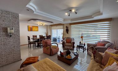 🏡 VENTA DE CASA AMPLIA – SECTOR ISAAC ALBÉNIZ