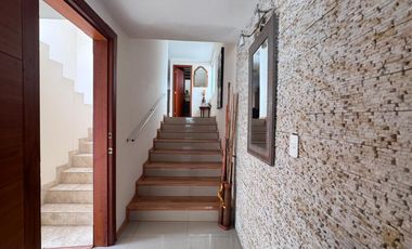 🏡 VENTA DE CASA AMPLIA – SECTOR ISAAC ALBÉNIZ