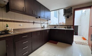 🏡 VENTA DE CASA AMPLIA – SECTOR ISAAC ALBÉNIZ