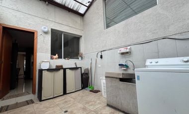 🏡 VENTA DE CASA AMPLIA – SECTOR ISAAC ALBÉNIZ