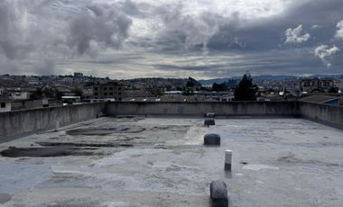 🏡 VENTA DE CASA AMPLIA – SECTOR ISAAC ALBÉNIZ