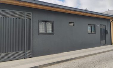 SE ARRIENDA CASA EN CENTRO DE CONSTITUCIÓN.