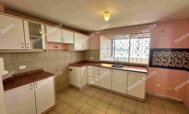 CASA EN RENTA DE TRES DORMITORIOS EN CONOCOTO