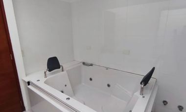 VENDO HERMOSO TRIPLEX 208M2 - 4 DORM JACUZZI SURCO