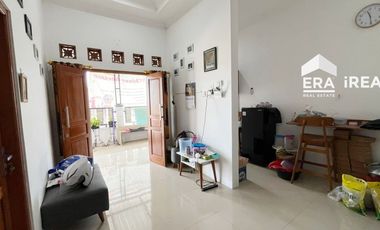 RUMAH DIJUAL DI SOLO BARAT DEKAT PASAR GAGAN BARU DAN ASRAMA HAJI DONOHUDAN