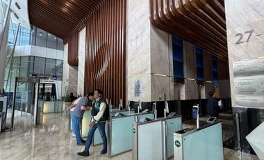 Sewa Kantor Axa Tower, Murah, Lokasi di Kuningan City Jakarta Selatan, tersedia kondisi bare, fitted, dan furnished