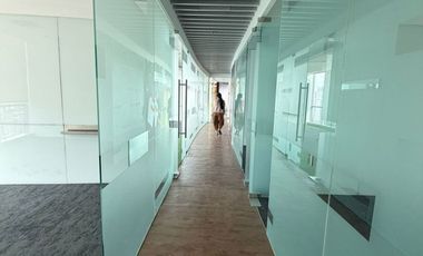 Sewa Kantor Axa Tower, Murah, Lokasi di Kuningan City Jakarta Selatan, tersedia kondisi bare, fitted, dan furnished