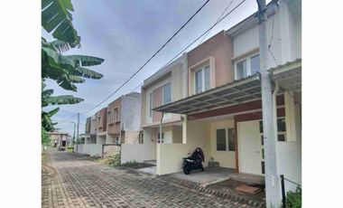 DI SEWAKAN RUMAH RUNGKUT DEKAT RAYA MERR, LOKASI SANGAT NYAMAN & STRATEGIS