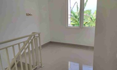 DI SEWAKAN RUMAH RUNGKUT DEKAT RAYA MERR, LOKASI SANGAT NYAMAN & STRATEGIS