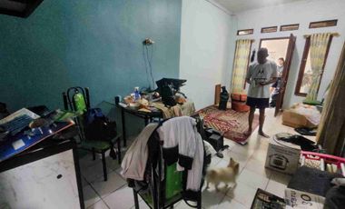DISEWAKAN MURAH RUMAH BESAR luas 170m KAMPUNG PONDOK JAGUNG GRAHA RAYA AREN SERPONG