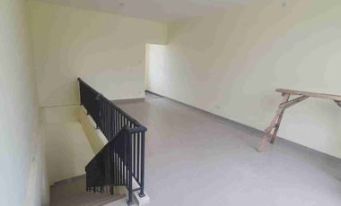 Disewakan ruko 2 lantai  bagus bersih rapi di kawasan padat penduduk di Tera Damai Bekasi