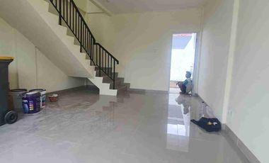 Disewakan ruko 2 lantai  bagus bersih rapi di kawasan padat penduduk di Tera Damai Bekasi