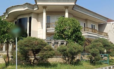 Disewakan Rumah Megah Hook 2 Lantai di Araya Surabaya