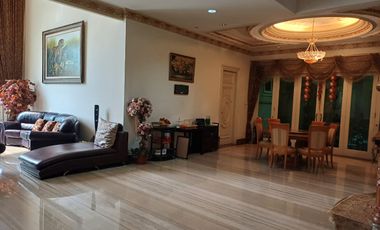 Disewakan Rumah Megah Hook 2 Lantai di Araya Surabaya