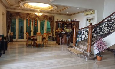 Disewakan Rumah Megah Hook 2 Lantai di Araya Surabaya