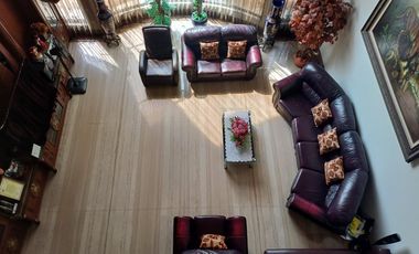 Disewakan Rumah Megah Hook 2 Lantai di Araya Surabaya