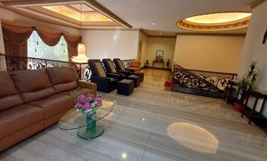 Disewakan Rumah Megah Hook 2 Lantai di Araya Surabaya