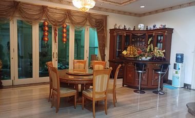 Disewakan Rumah Megah Hook 2 Lantai di Araya Surabaya