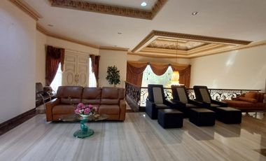 Disewakan Rumah Megah Hook 2 Lantai di Araya Surabaya