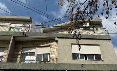 ALQUILER DPTO 3 AMBIENTES . FRENTE AL BANCO PROV. VILLA TESEI