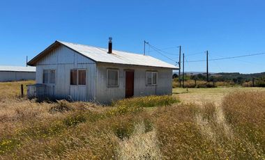 Parcela en venta con 2 casas a 500 metros del asfalto en Estaquilla