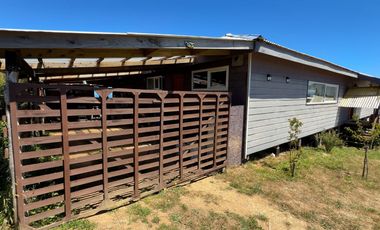 Parcela en venta con 2 casas a 500 metros del asfalto en Estaquilla