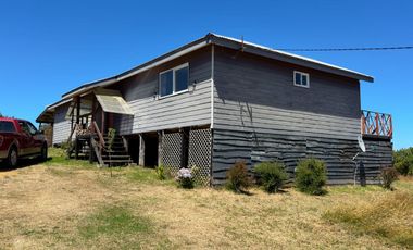 Parcela en venta con 2 casas a 500 metros del asfalto en Estaquilla