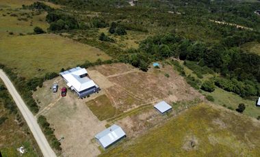 Parcela en venta con 2 casas a 500 metros del asfalto en Estaquilla