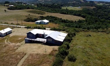 Parcela en venta con 2 casas a 500 metros del asfalto en Estaquilla