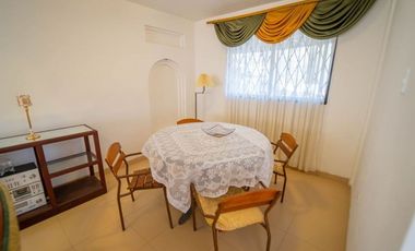 CASA EN VENTA EN LA URBANIZACION LA MARCA EN LA MITAD DEL MUNDO