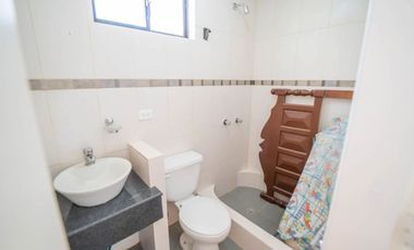 CASA EN VENTA EN LA URBANIZACION LA MARCA EN LA MITAD DEL MUNDO