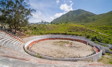 CASA EN VENTA EN LA URBANIZACION LA MARCA EN LA MITAD DEL MUNDO