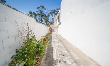 CASA EN VENTA EN LA URBANIZACION LA MARCA EN LA MITAD DEL MUNDO