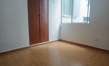 ARRIENDO APARTAMENTO FRENTE AL  PARQUE BOLIVAR