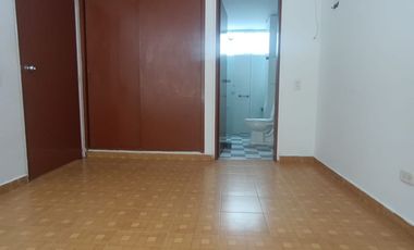 ARRIENDO APARTAMENTO FRENTE AL  PARQUE BOLIVAR
