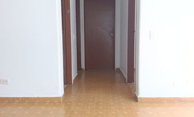 ARRIENDO APARTAMENTO FRENTE AL  PARQUE BOLIVAR