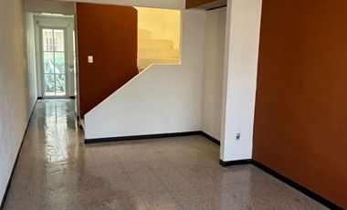 SE VENDE BONITA CASA EN LA UNIDAD DE 