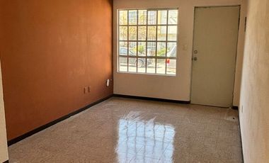 SE VENDE BONITA CASA EN LA UNIDAD DE 