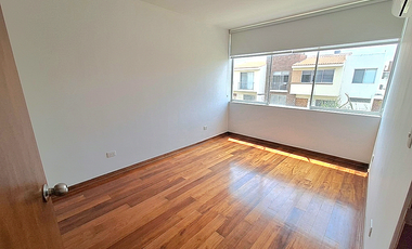 VENDO CASA EN CONDOMINIO CON JARDIN ZONA BATALLONES SURCO